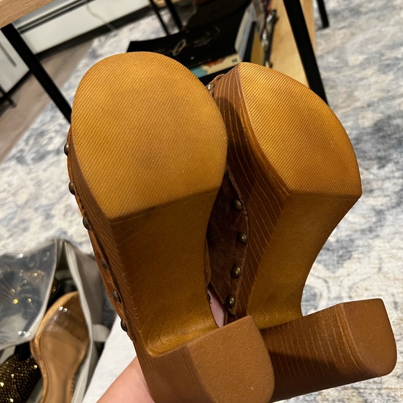Nine West Clogs - Picture 4 of 7